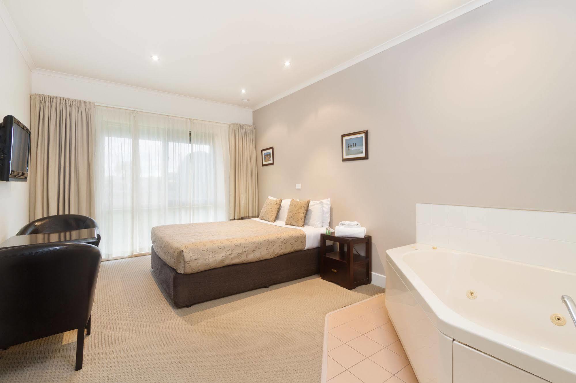 Sandhurst Motel Carrum Downs Exteriör bild